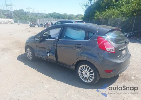 2015 Ford Fiesta Titanium z USA, uszkodzony, nr VIN 3FADP4FJ0FM212901